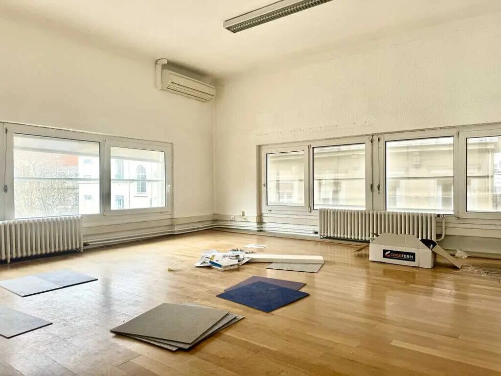 Location Bureaux 250 m² - Photo 1