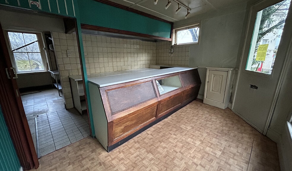 140 Walcot St, Bath to rent - Interior Photo - Image 2 of 3