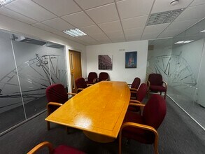 287 Regents Park Rd, London to rent Interior Photo- Image 2 of 4