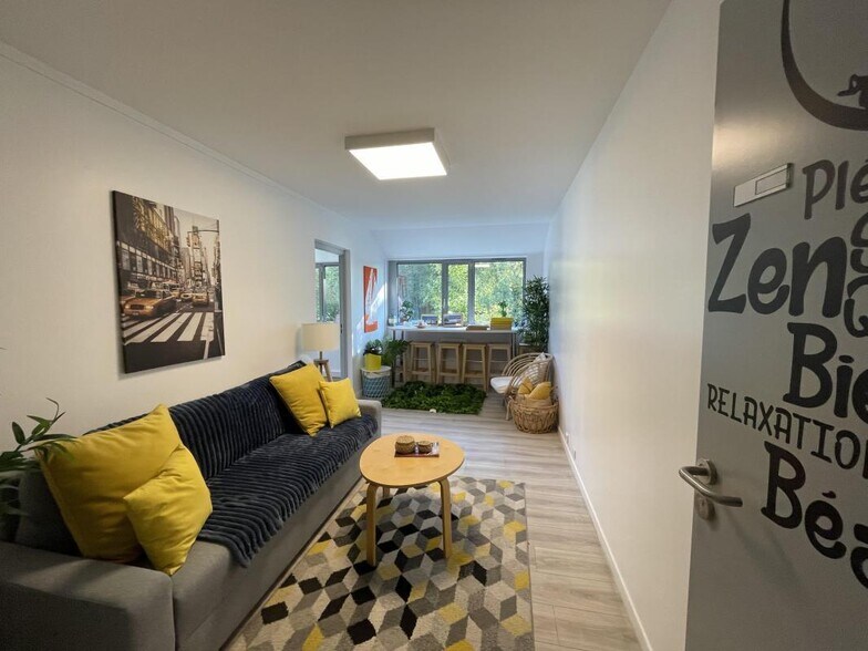 Rue Albert Einstein, Champs-sur-Marne to rent - Interior Photo - Image 2 of 5
