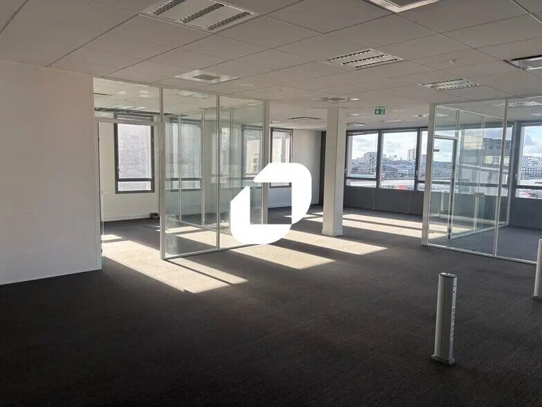 Office in Bordeaux to rent - Interior Photo - Image 1 of 13