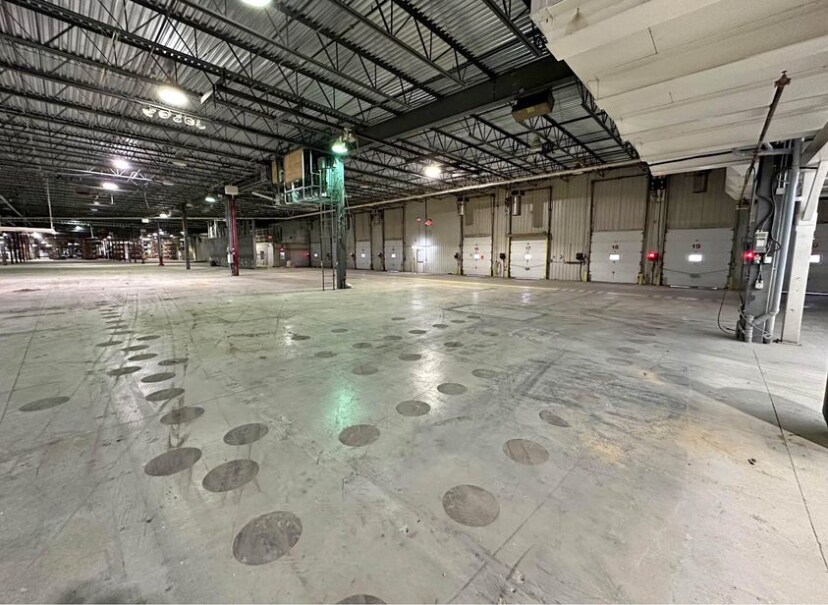 4180 Rue Villeneuve, Lac-megantic, QC for sale Primary Photo- Image 1 of 1