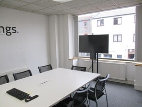 Arcadia Ave, London to rent Interior Photo- Image 2 of 3