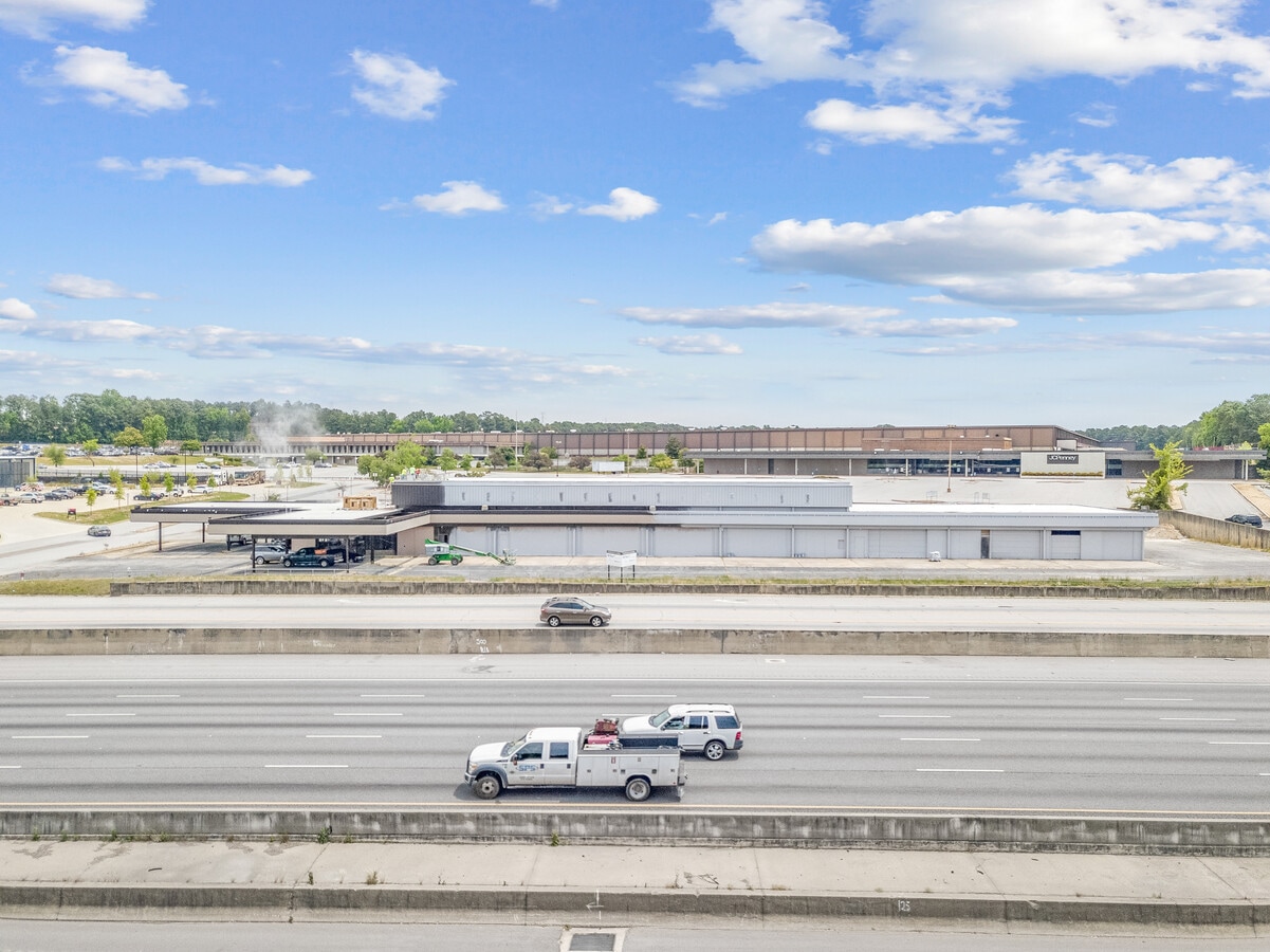 5575 Frontage Rd, Forest Park 30297 UK