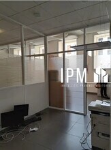 Retail in La Ciotat to rent Interior Photo- Image 2 of 4
