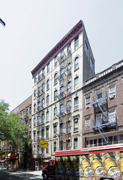 103 Macdougal St, New York, NY for rent - Primary Photo - Image 2 of 7