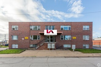 NORTH OMAHA 31-UNIT MULTIFAMILY PACKAGE portfolio of 2 properties for sale on LoopNet.co.uk Building Photo- Image 1 of 14