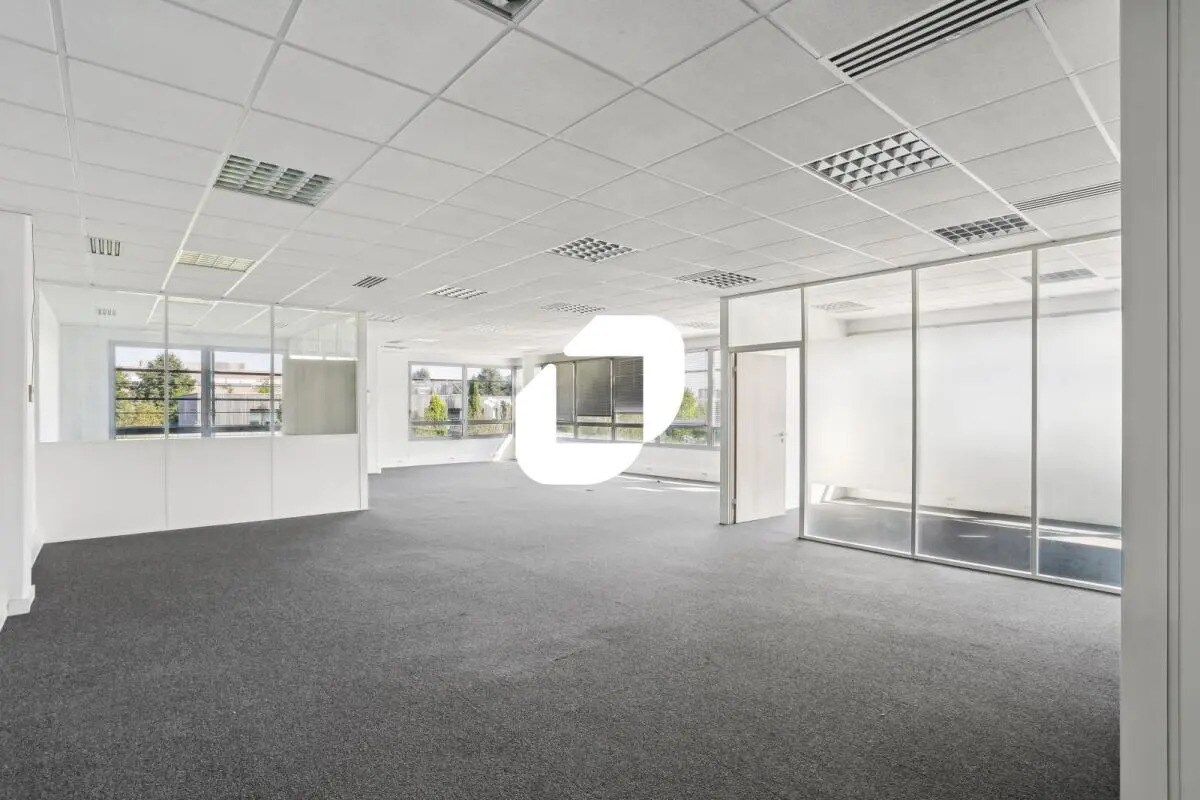 Office in VILLENEUVE-D'ASCQ to rent Building Photo- Image 1 of 15