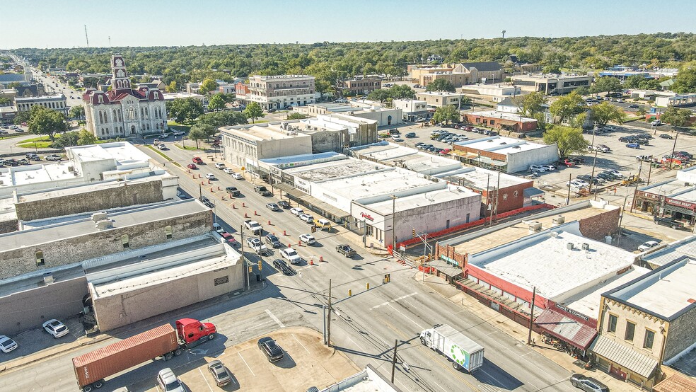 203 N Main St, Weatherford, TX for rent - Building Photo - Image 1 of 10