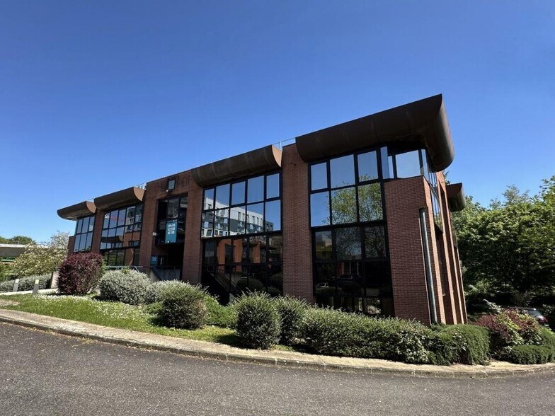 1202 L'Occitane, Labège to rent - Building Photo - Image 1 of 23