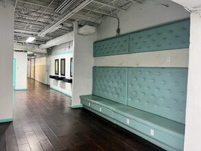 1735 Defoor Pl Nw, Atlanta, GA to rent Interior Photo- Image 1 of 3