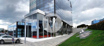 Office in Sant Cugat del Vallès, Barcelona to rent Building Photo- Image 2 of 19