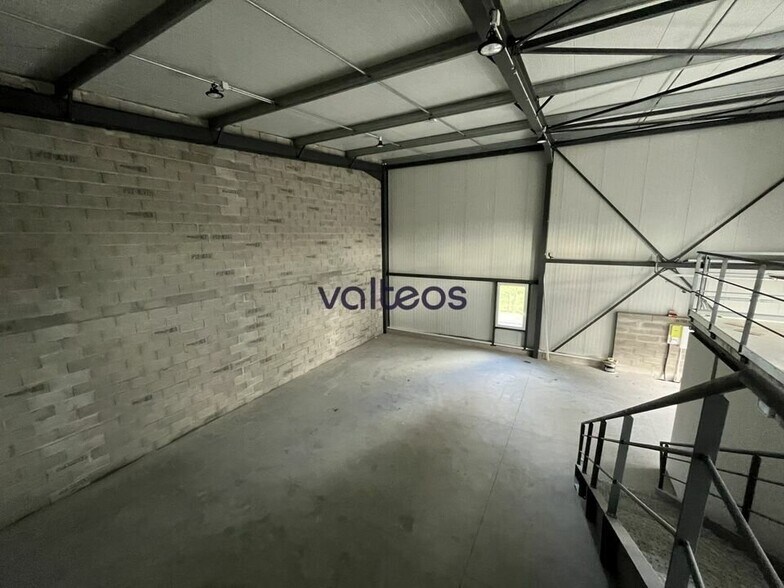 Light Industrial in Labarthe-sur-Lèze for sale - Interior Photo - Image 3 of 6