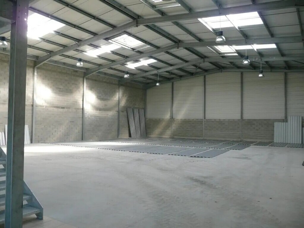 Location Entrepôt 523 m² - Photo 1