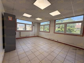 Office in Argenteuil to rent Building Photo- Image 2 of 4