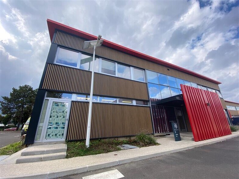 Light Industrial in Bonneuil-sur-Marne to rent - Building Photo - Image 1 of 6