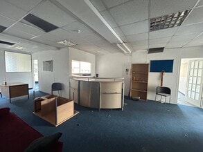 28-34 Chapel St, Luton to rent Interior Photo- Image 1 of 3