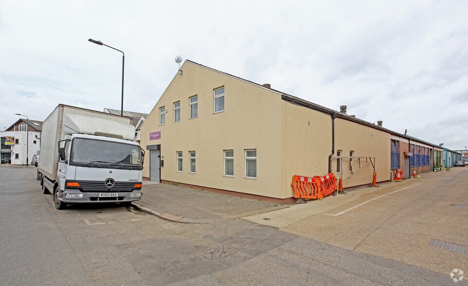 8 Gorst Rd, London for sale - Primary Photo - Image 1 of 1