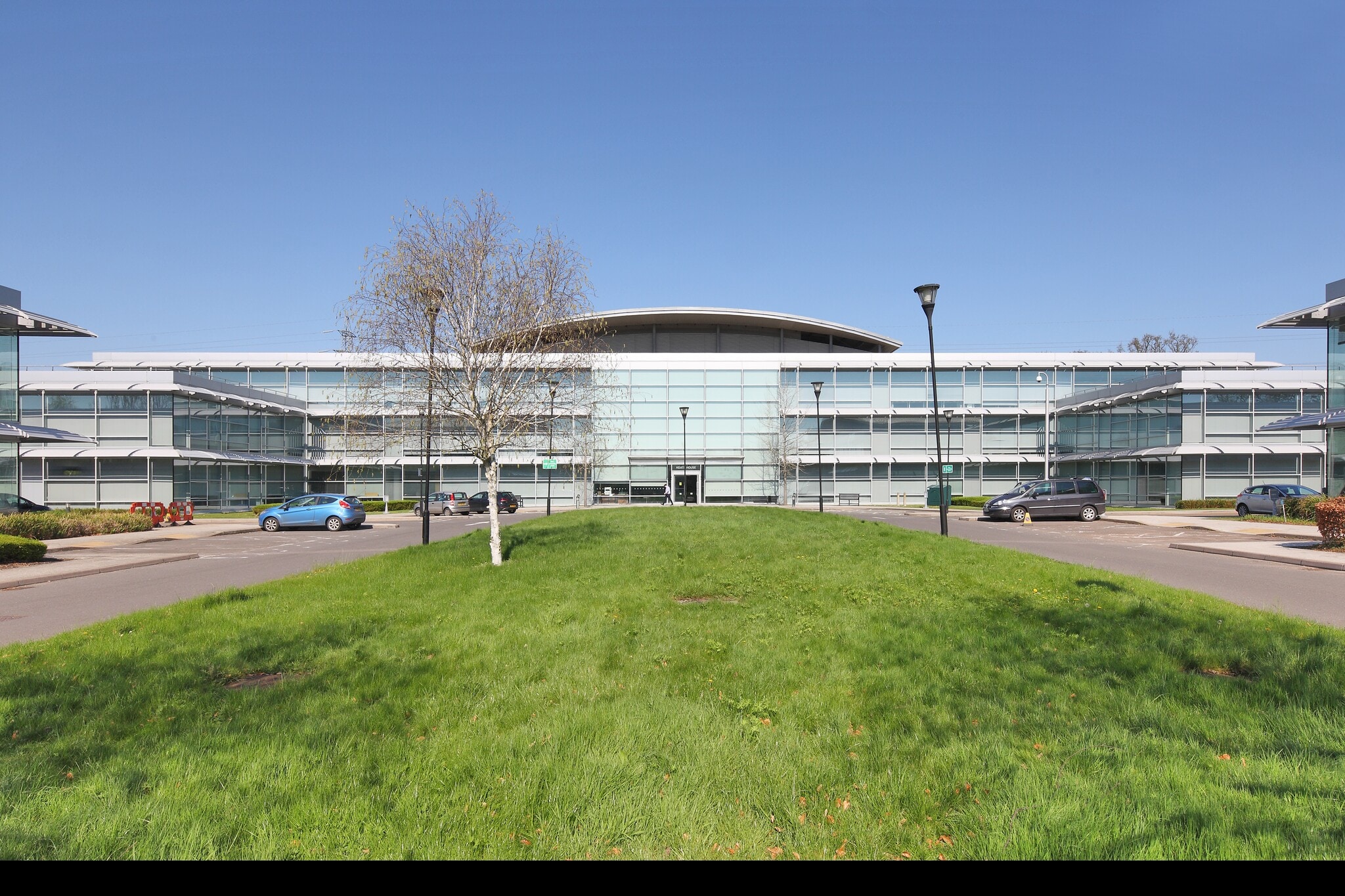 Springfield Dr, Leatherhead for sale Primary Photo- Image 1 of 1