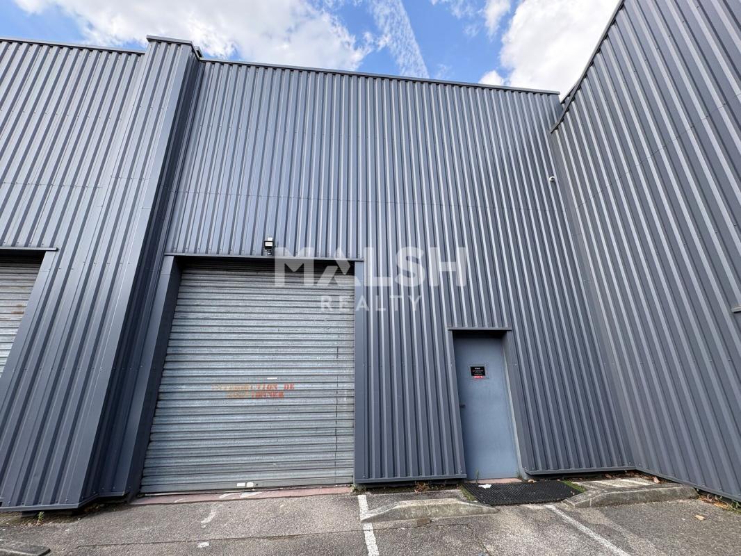 Light Industrial in Vénissieux to rent Building Photo- Image 1 of 3