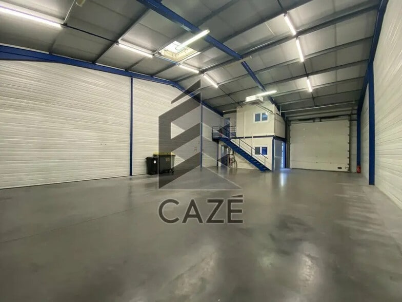 Light Industrial in Bègles to rent - Interior Photo - Image 2 of 5