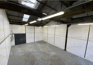 Light Industrial in Bezons to rent Interior Photo- Image 2 of 3