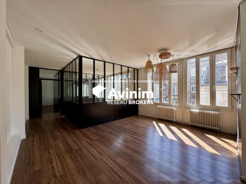 Office in Asnières-sur-Seine to rent - Interior Photo - Image 2 of 11