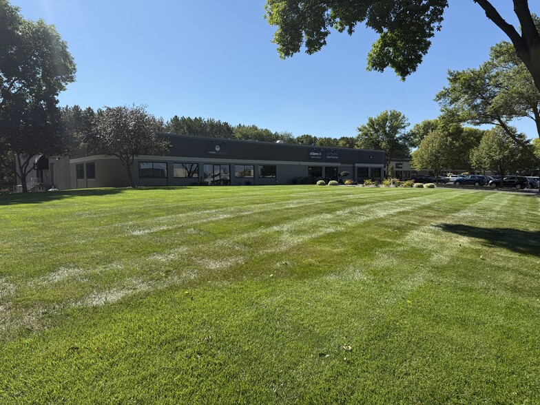 15151-15161 Technology Dr, Eden Prairie, MN for rent - Building Photo - Image 1 of 4