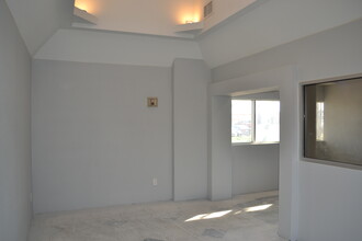 4910 San Bernardo Ave, Laredo, TX for rent Interior Photo- Image 2 of 7