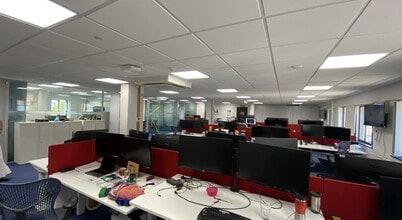 4-6 Arden Grv, Harpenden to rent Interior Photo- Image 2 of 4