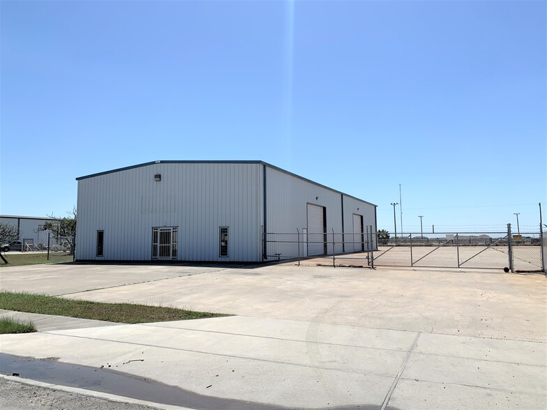 4809 Santa Elena St, Corpus Christi, TX for rent - Building Photo - Image 1 of 8