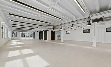 Lowlands Rd, Harrow to rent Interior Photo- Image 2 of 3