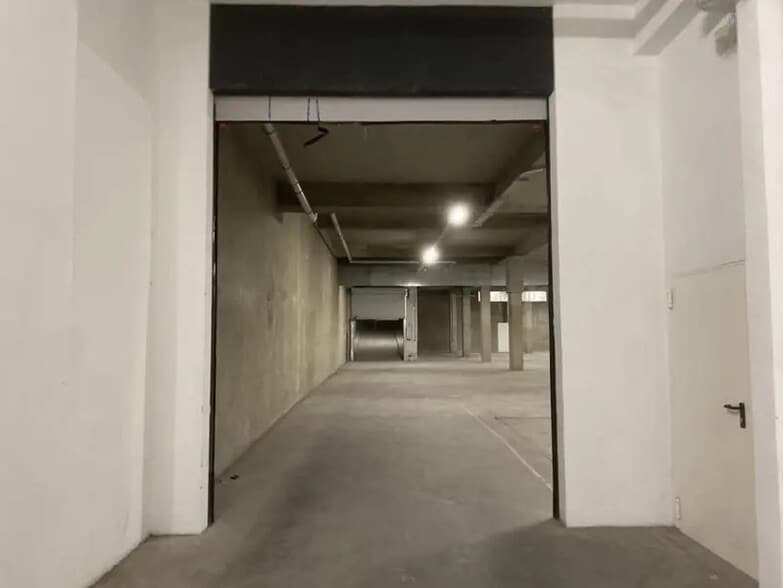 Industrial in Paris to rent - Interior Photo - Image 2 of 6