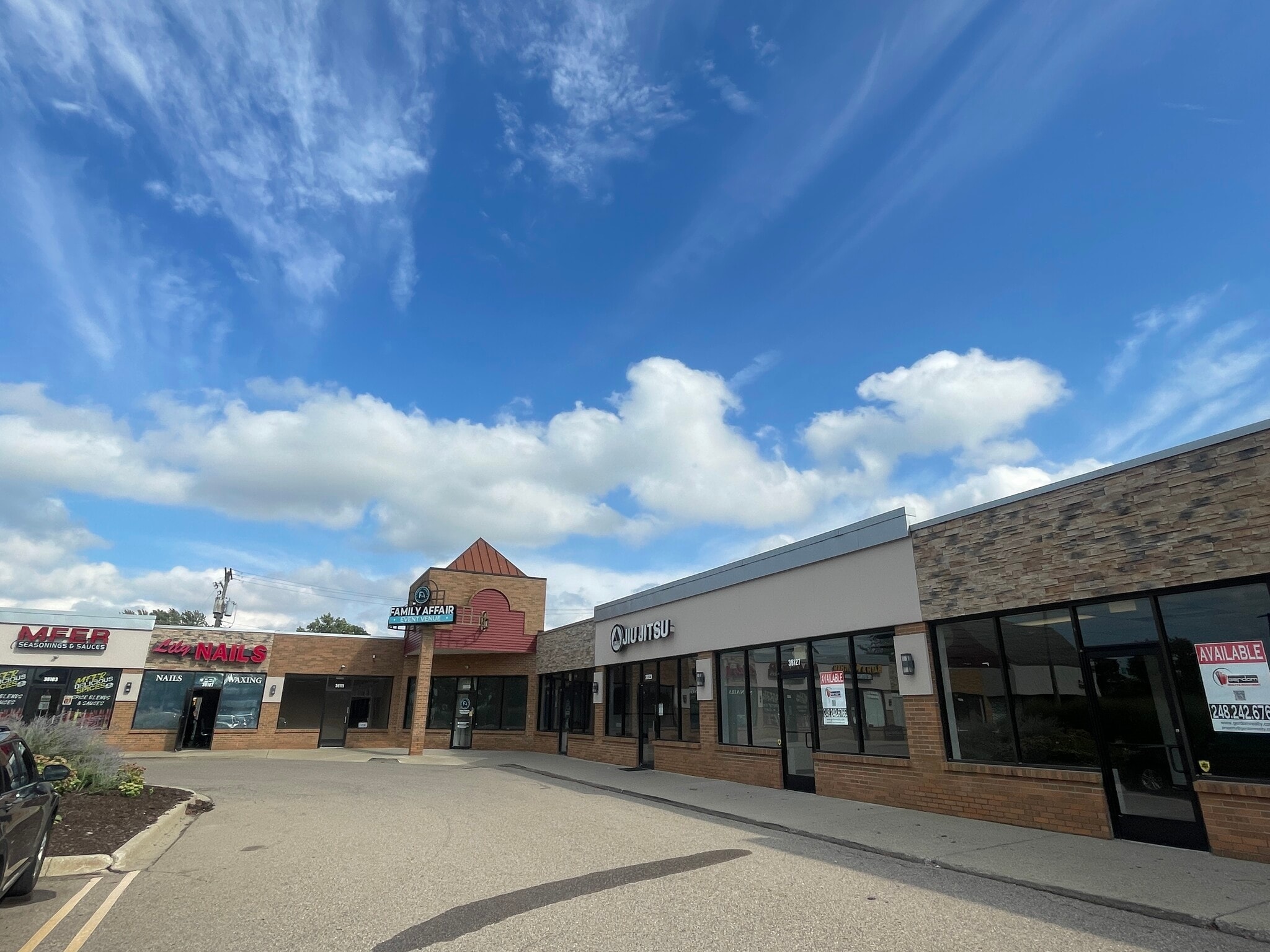 36063-36175 Plymouth Rd, Livonia, MI for sale Primary Photo- Image 1 of 1