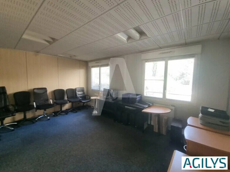 Office in Massy to rent - Building Photo - Image 2 of 11