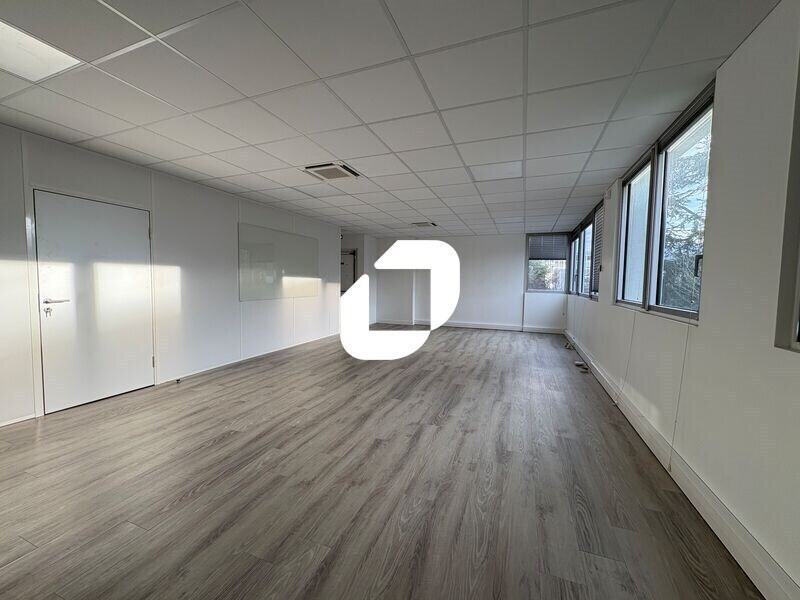 Office in Vélizy-Villacoublay for sale Interior Photo- Image 1 of 7