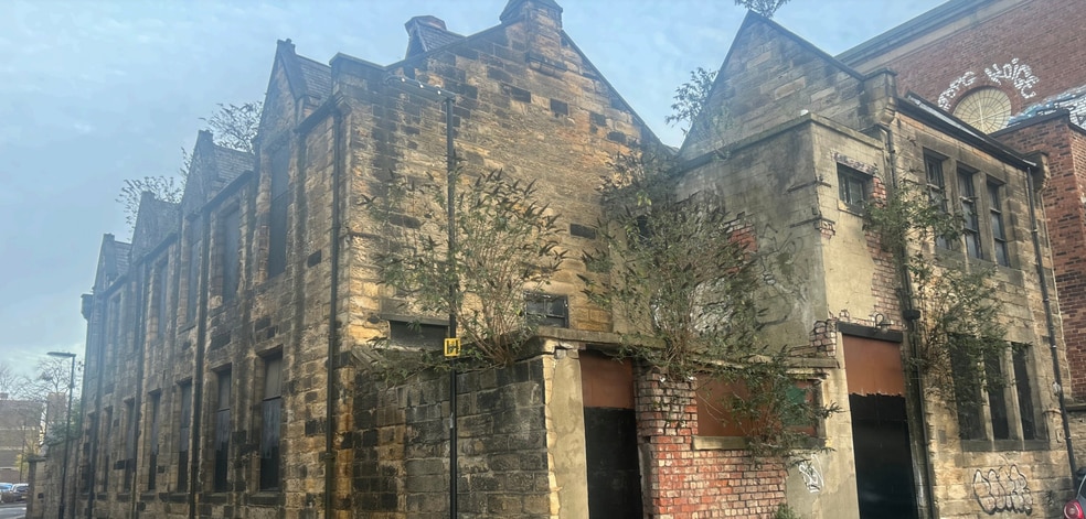 Vine Ln, Newcastle upon Tyne for sale - Primary Photo - Image 1 of 2