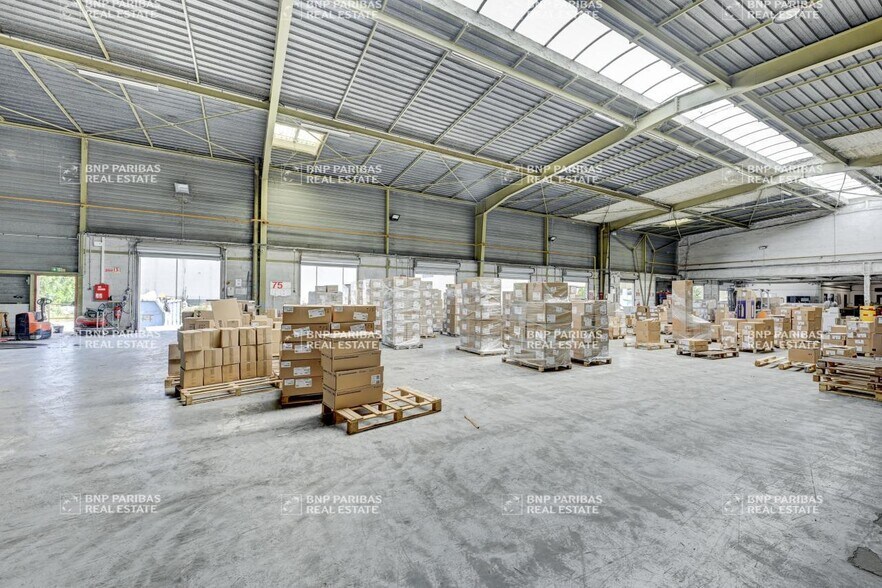 Light Industrial in Chennevières-sur-Marne to rent - Building Photo - Image 3 of 16