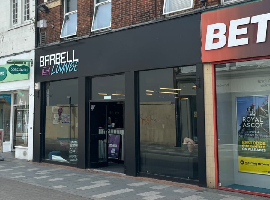 87 High St, Maidenhead to rent Building Photo- Image 1 of 11