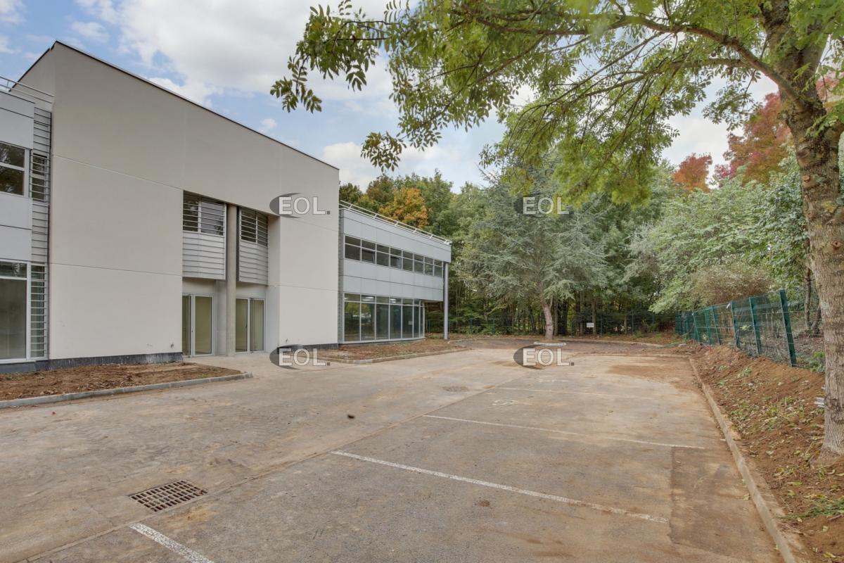 Light Industrial in Tremblay-en-France to rent Building Photo- Image 1 of 6