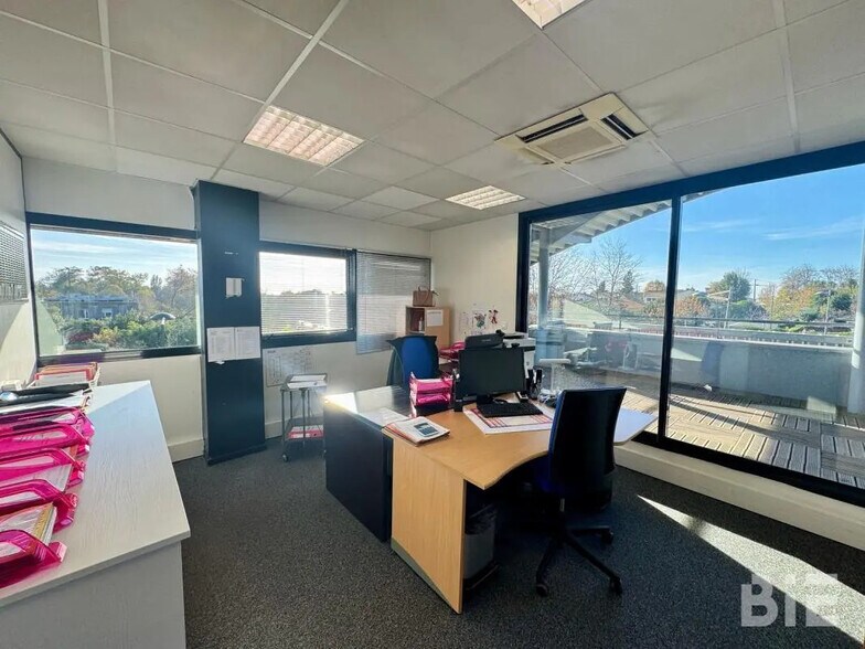 Office in Floirac to rent - Building Photo - Image 2 of 5