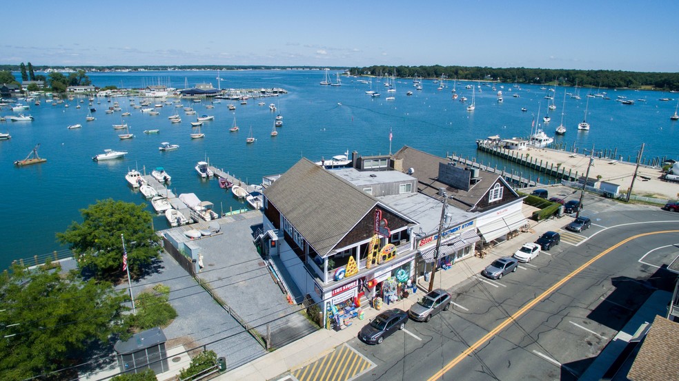 188 N Ferry Rd, Shelter Island Heights, NY for sale - Building Photo - Image 1 of 1