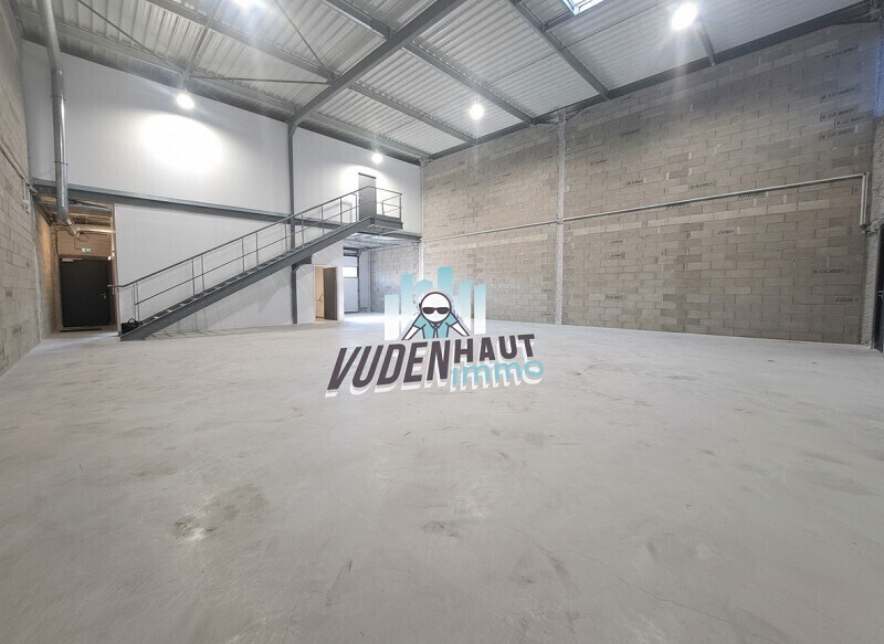 Light Industrial in Launaguet to rent Interior Photo- Image 1 of 10