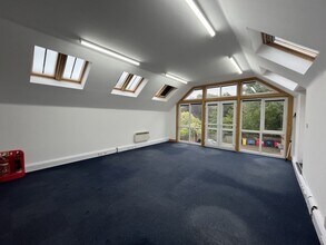 12A The Square, Wickham to rent Building Photo- Image 1 of 3