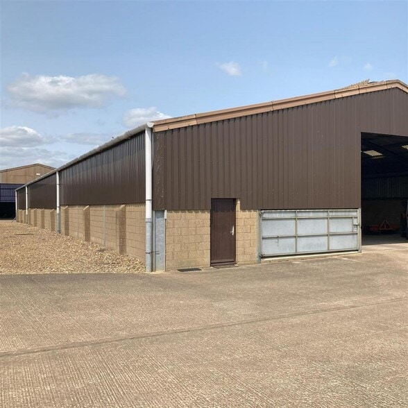 Baggrave Hall Rd, Leicester to rent - Building Photo - Image 2 of 8