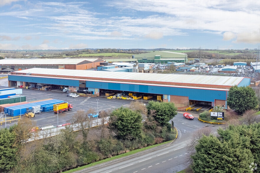 East Midland Distribution Hub portfolio of 3 properties for sale on LoopNet.co.uk - Primary Photo - Image 2 of 3