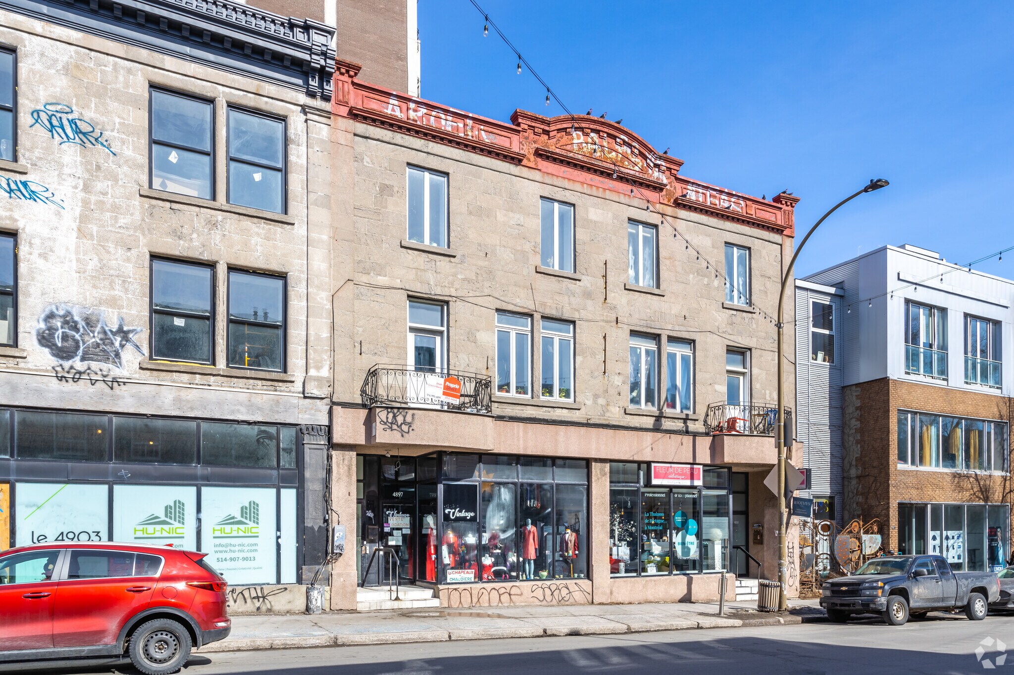 4893-4899 Boul Saint-Laurent, Montréal, QC for sale Primary Photo- Image 1 of 1