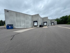 5600 Pioneer Creek Dr, Maple Plain, MN for rent Building Photo- Image 1 of 20