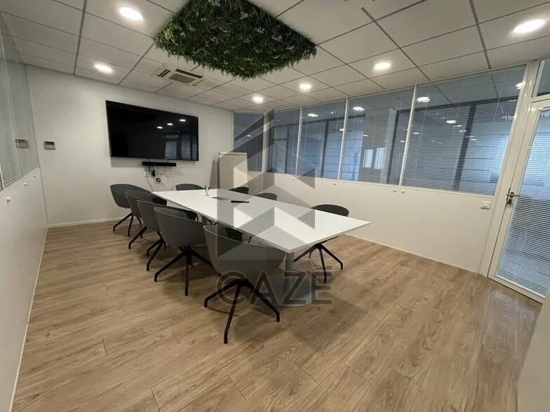 Office in Mérignac for sale - Interior Photo - Image 2 of 6