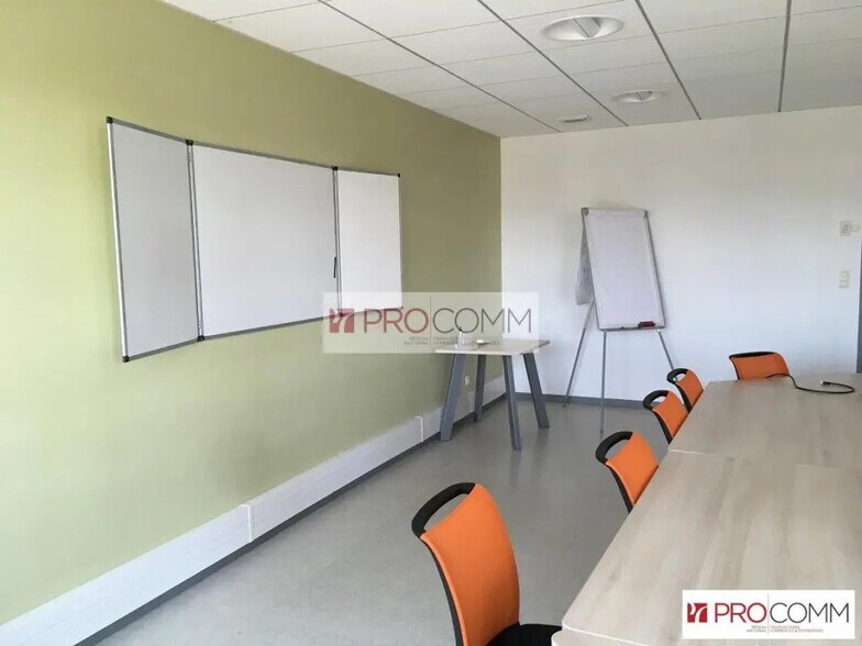 Office in Chartres to rent - Building Photo - Image 3 of 7